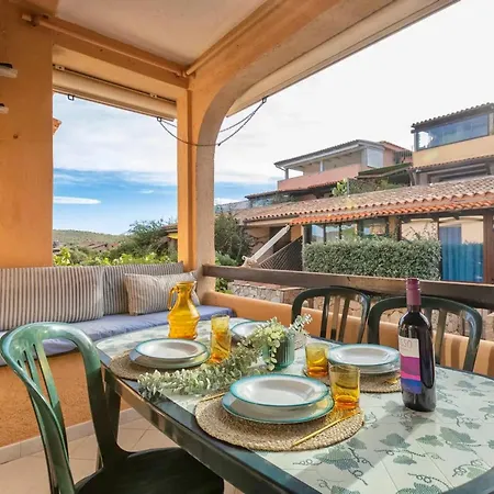 Hotel apartamentowy In Just 100 Mt From The Sea, With Air Conditioning And Private Outdoor Area Marinella (Sardinia)