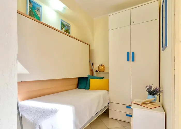 In Just 100 Mt From The Sea, With Air Conditioning And Private Outdoor Area Apart Otel